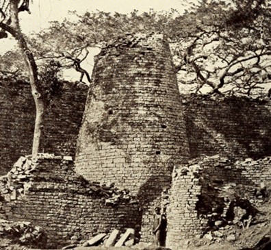 The controversy in the early 20th Century over whether the stone structures in Zimbabwe were old and built by foreigners or comparatively recent and built by the Mashona